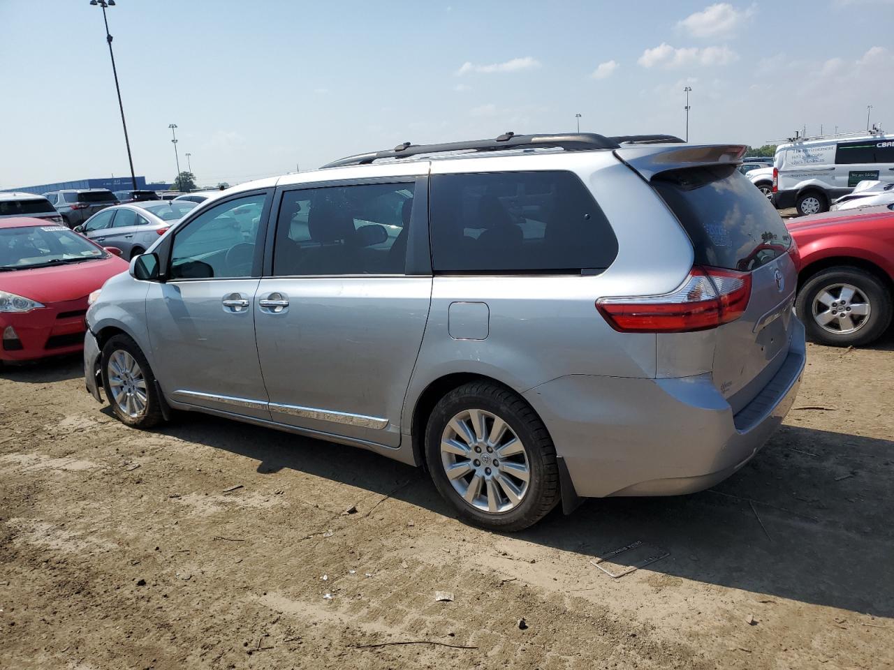 2015 Toyota Sienna Xle - Image 2