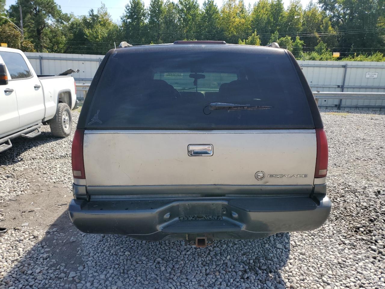 2000 Cadillac Escalade Luxury - Image 6