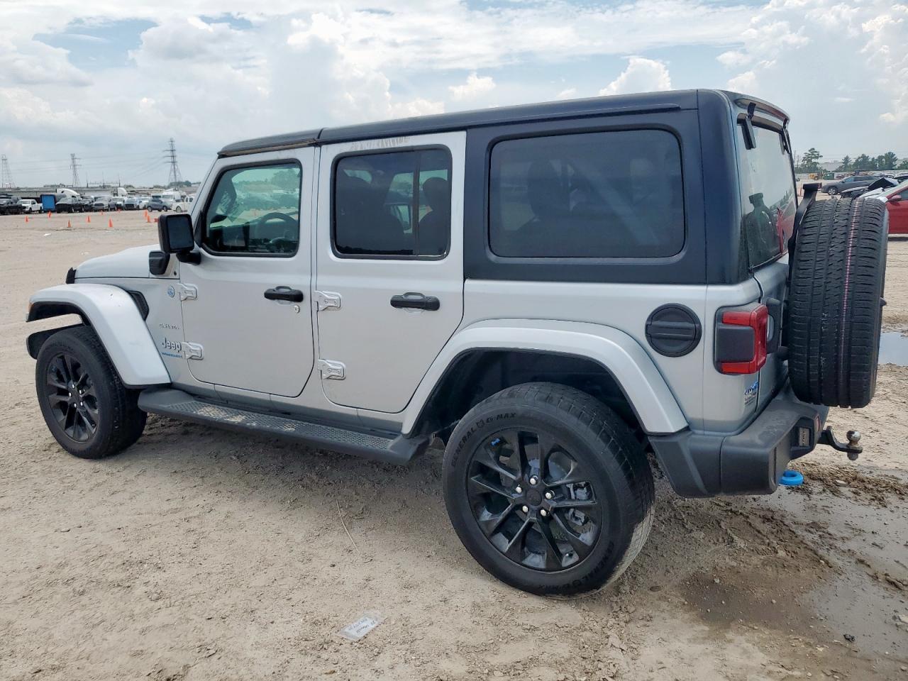2023 Jeep Wrangler Sahara 4Xe - Image 2