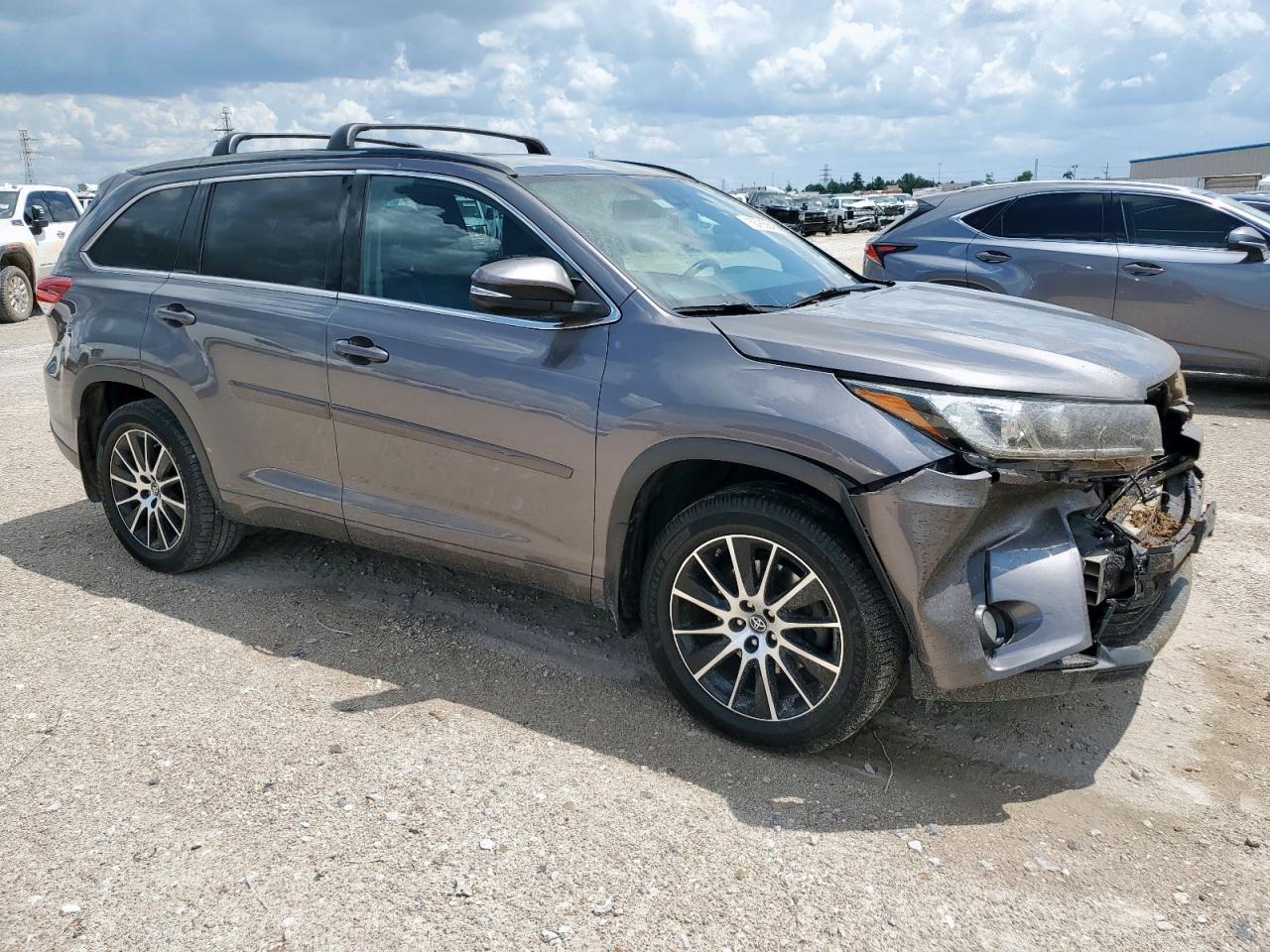 2018 Toyota Highlander Se - Фото 4