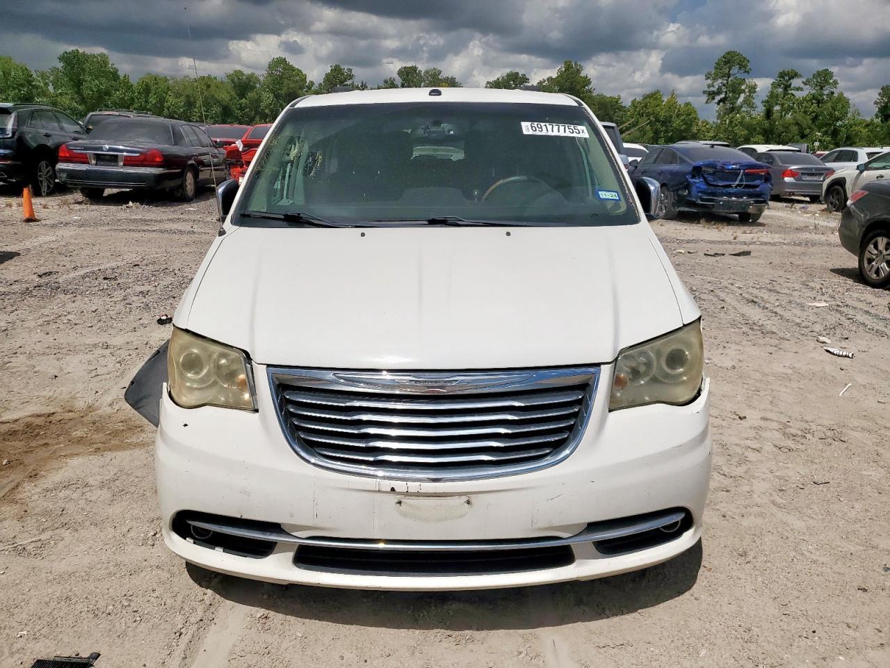 2011 Chrysler Town & Country Limited - Фото 5