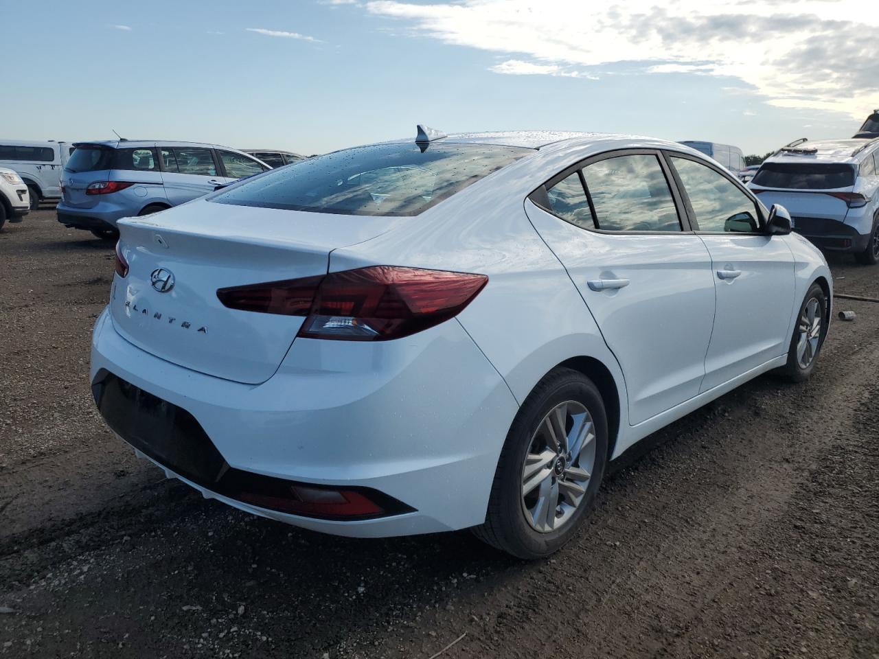 2020 Hyundai Elantra Sel - Фото 3