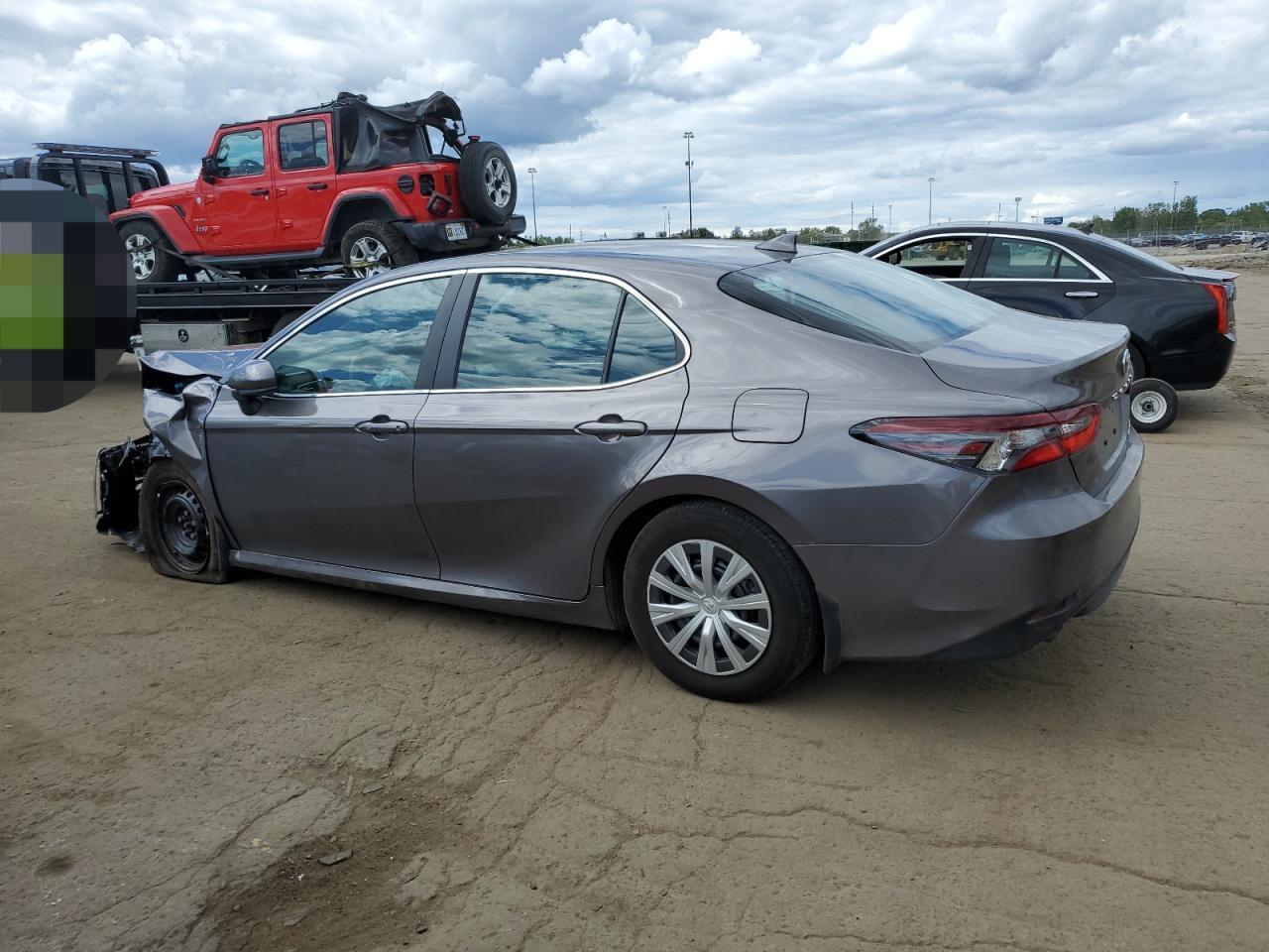 2022 Toyota Camry Le - Фото 2