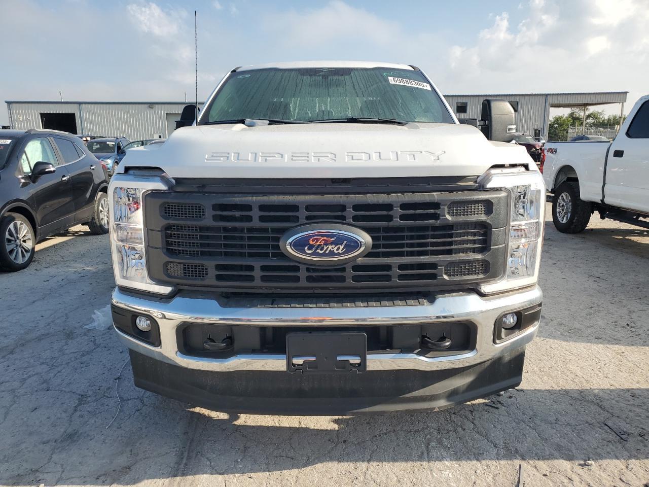 2023 Ford F250 Super Duty - Фото 5