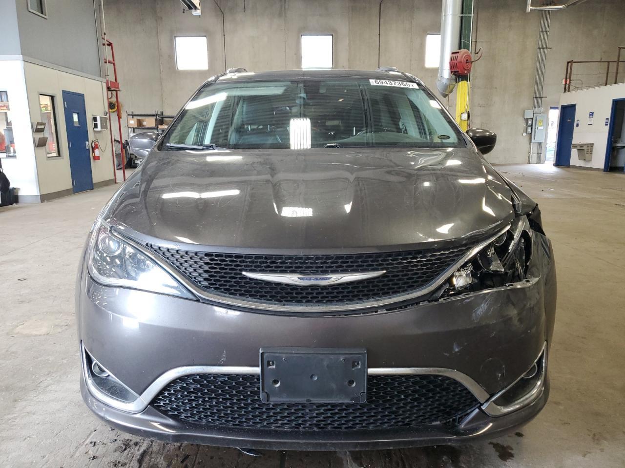 2018 Chrysler Pacifica Touring L - Image 5