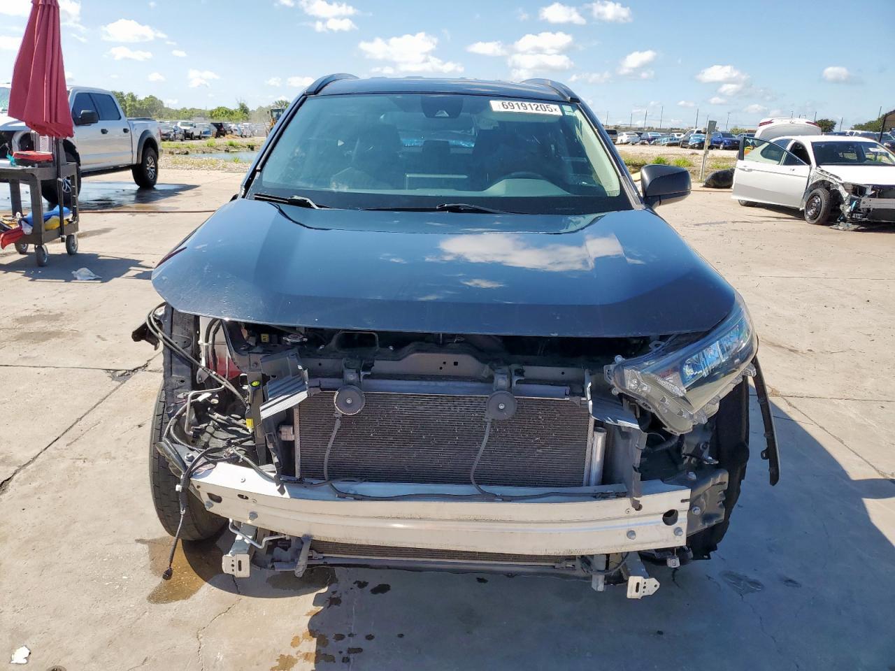 2019 Toyota Rav4 Le - Image 5