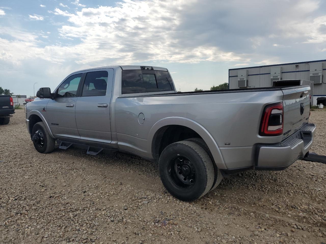 2021 Ram 3500 Laramie - Фото 2