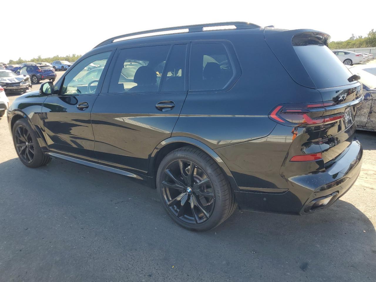 2025 BMW X7 xDrive40I - Image 2