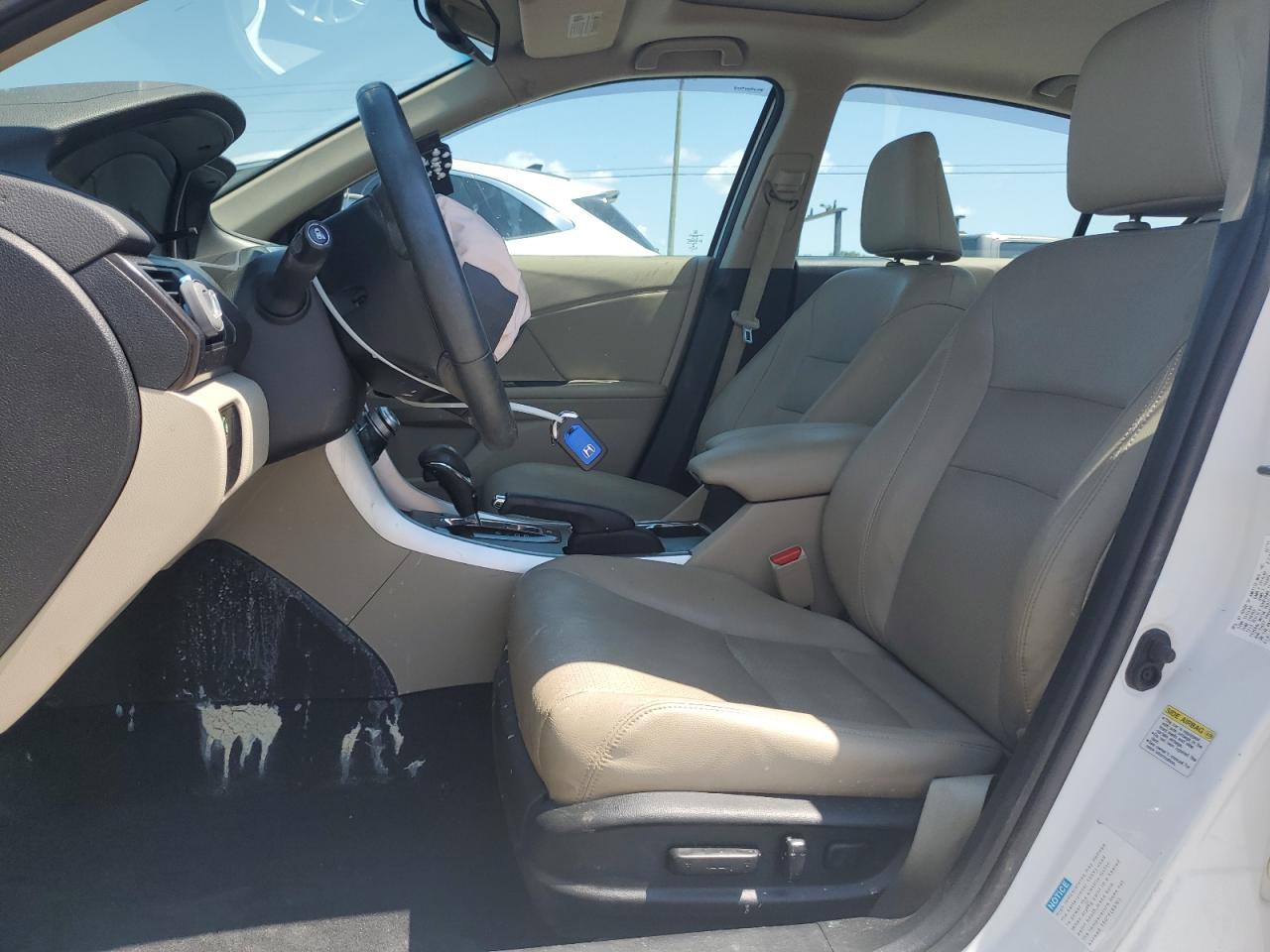 2015 Honda Accord Touring Hybrid - Image 7