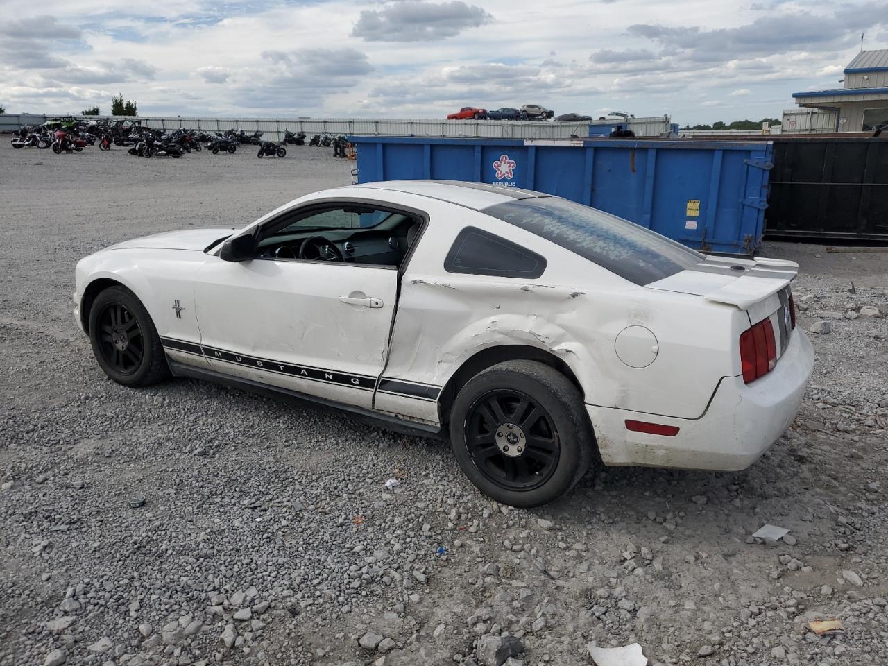 2008 Ford Mustang - Фото 2