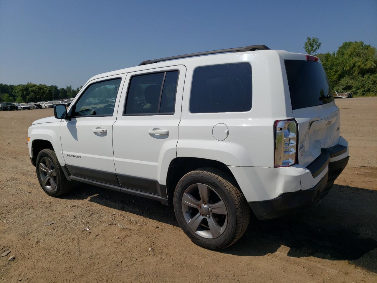 2015 Jeep Patriot Latitude - Фото 2