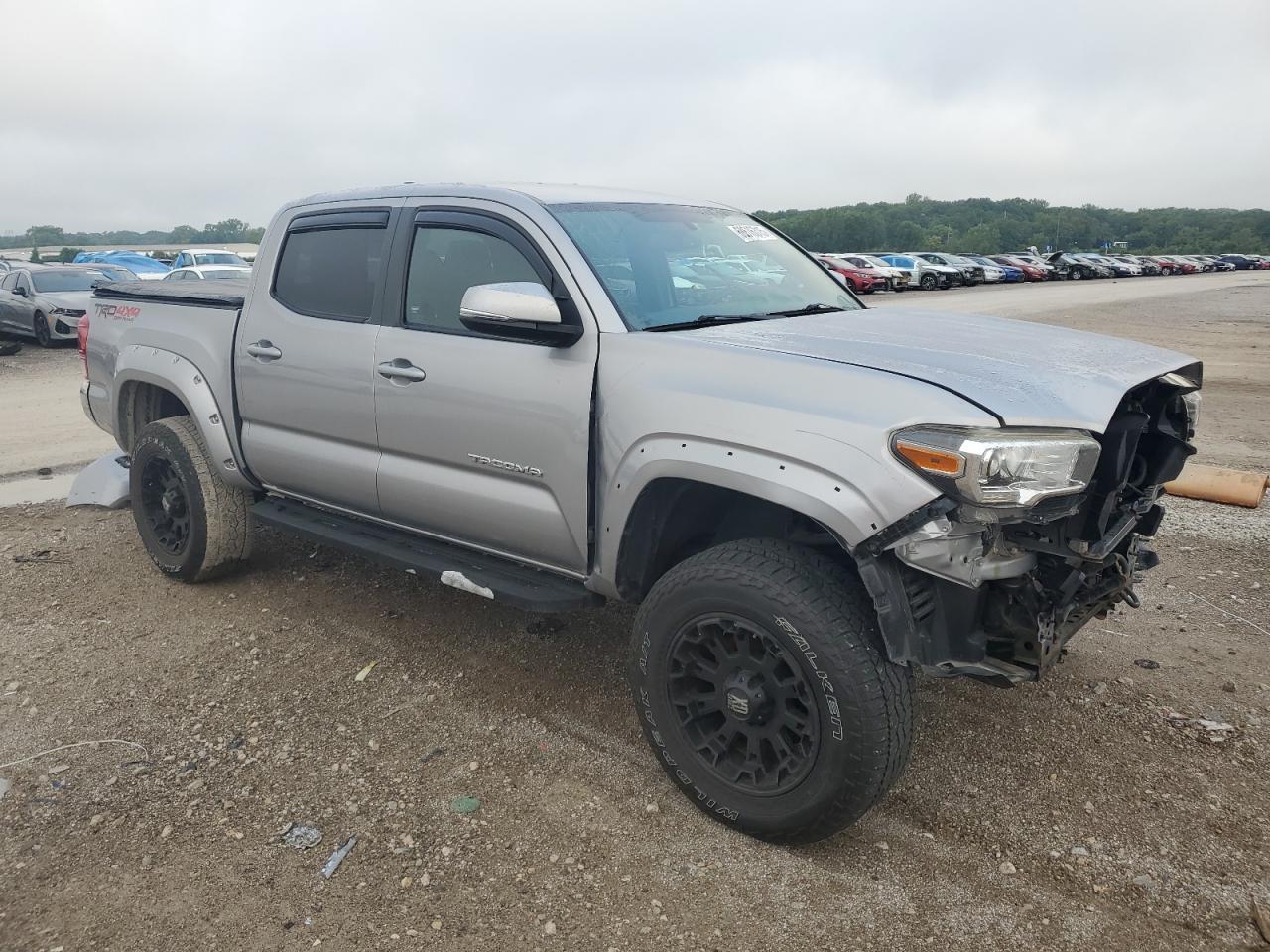 2017 Toyota Tacoma Double Cab - Image 4
