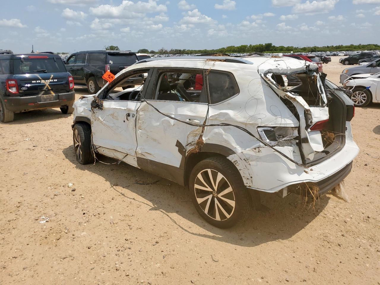 2023 Volkswagen Taos Se - Фото 2