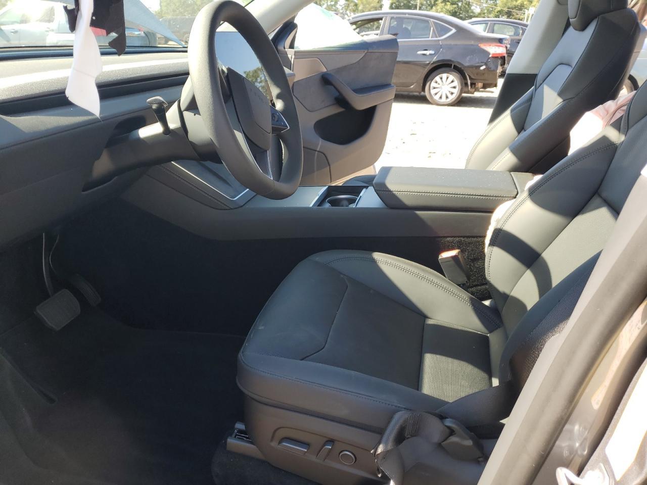 2026 Tesla Model Y - Фото 7