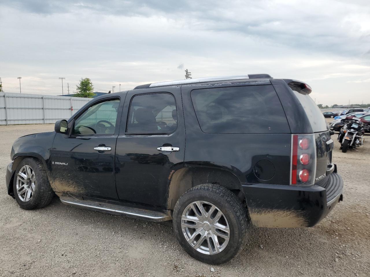 2007 GMC Yukon Denali - Image 2