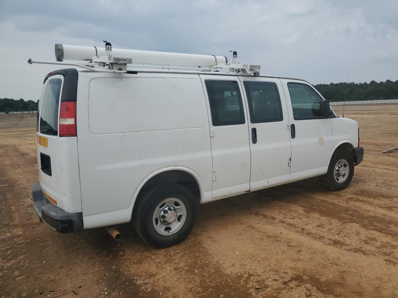 2013 Chevrolet Express G2500 - Image 3