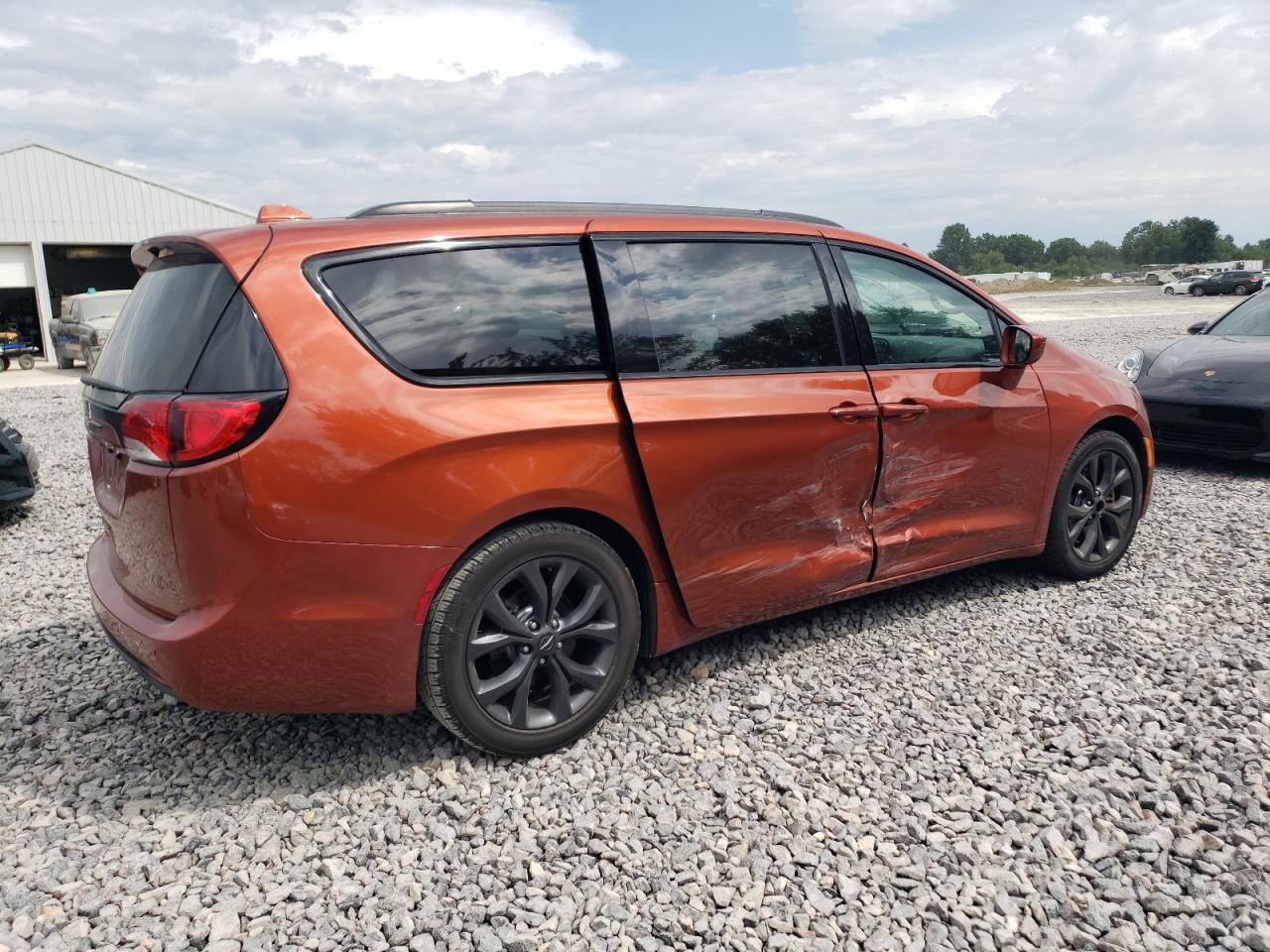2018 Chrysler Pacifica Touring L - Фото 3