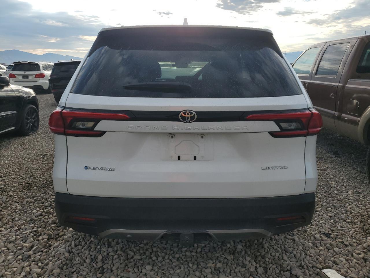 2024 Toyota Grand Highlander Xle - Image 6