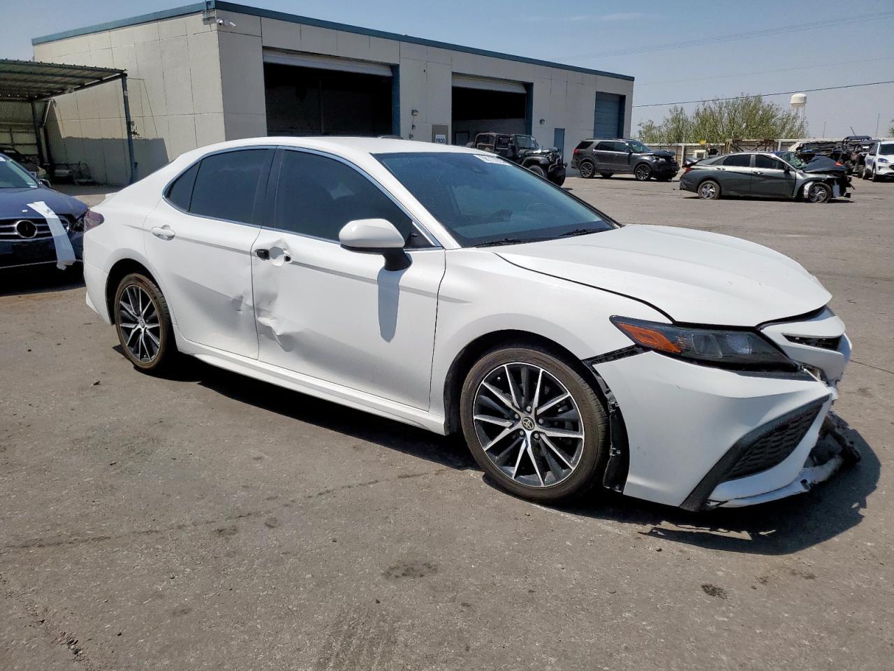2021 Toyota Camry Se - Image 4