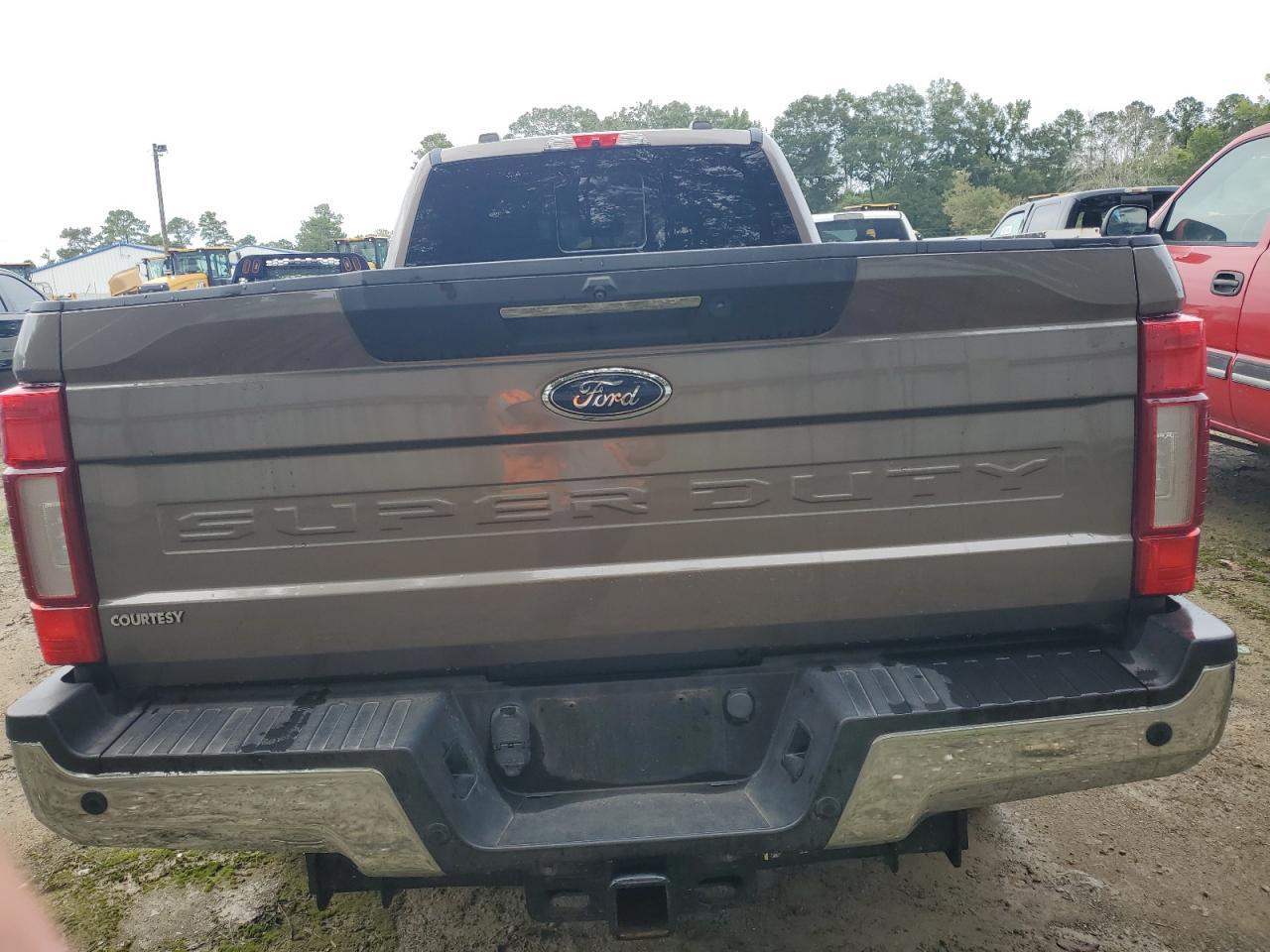 2022 Ford F350 Super Duty - Фото 6