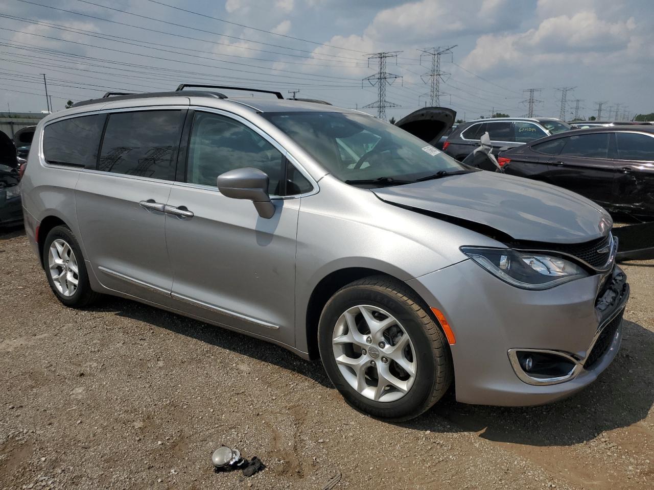 2017 Chrysler Pacifica Touring L - Фото 4