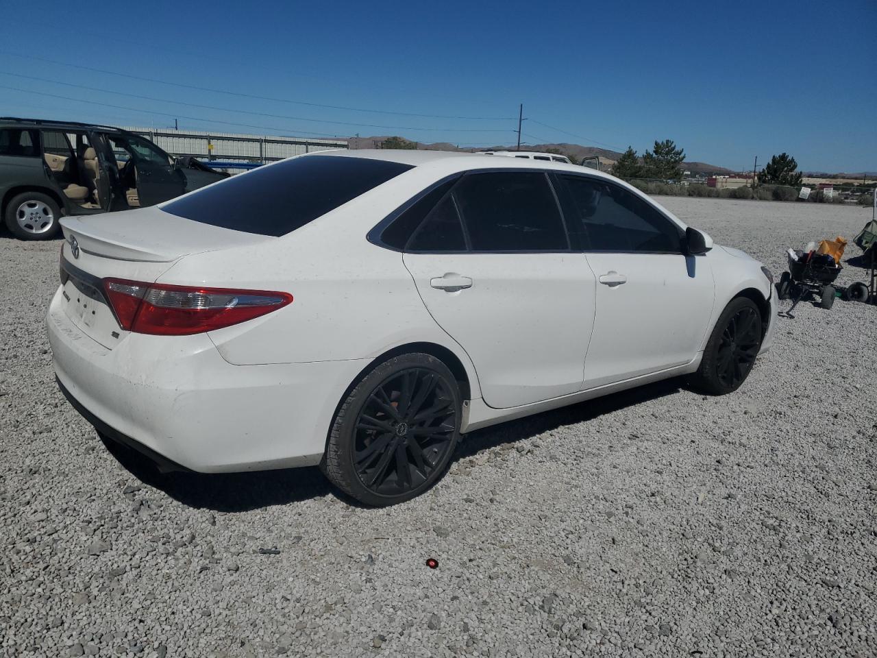 2017 Toyota Camry Le - Фото 3