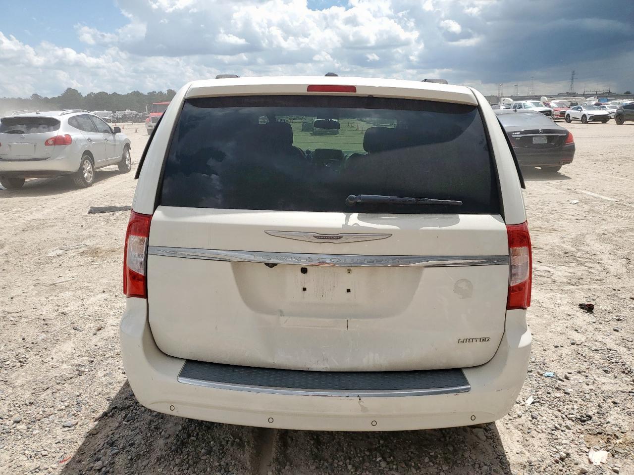 2011 Chrysler Town & Country Limited - Фото 6