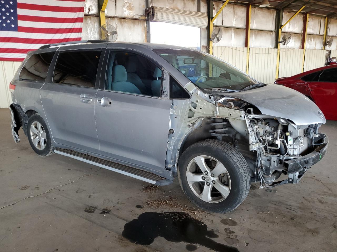 2012 Toyota Sienna Le - Фото 4