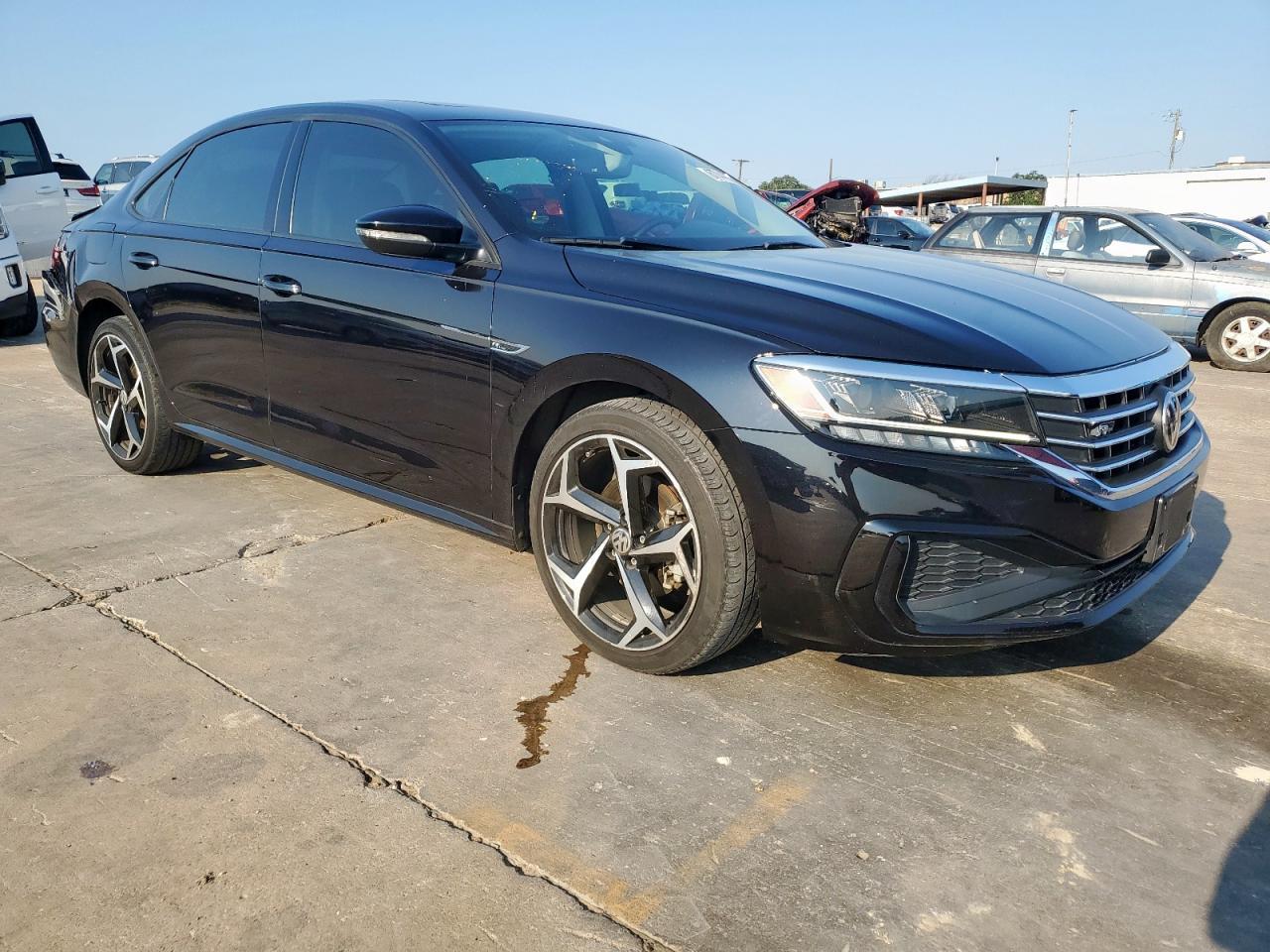 2020 Volkswagen Passat R-Line - Image 4