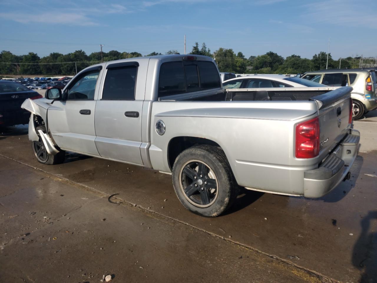 2008 Dodge Dakota Sport - Image 2