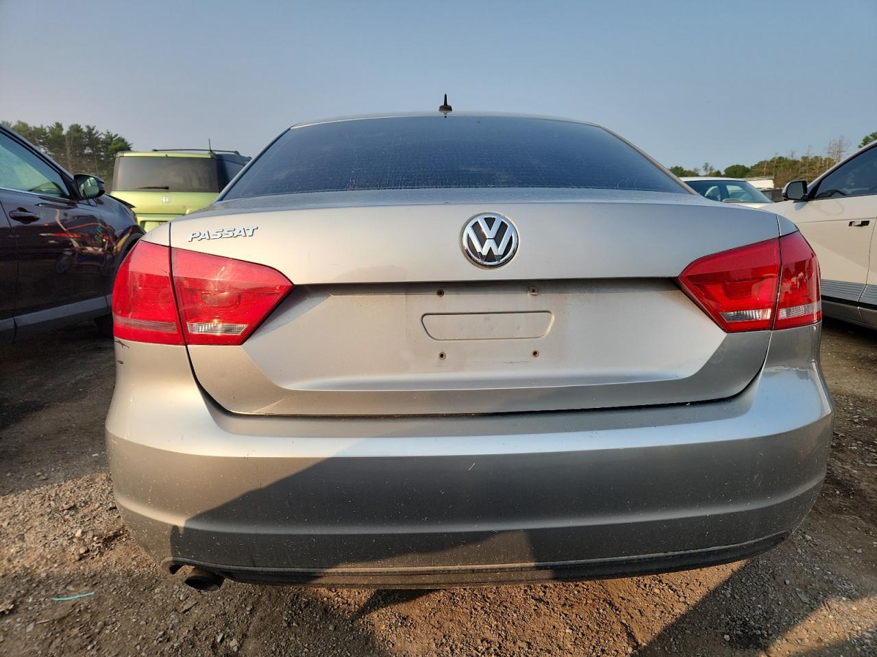 2013 Volkswagen Passat S - Фото 6