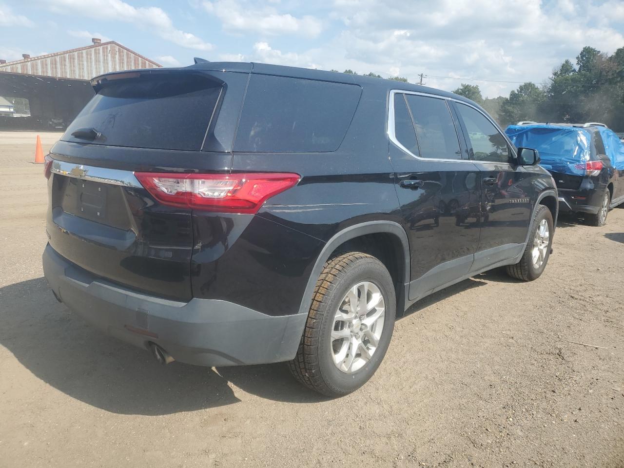 2019 Chevrolet Traverse Ls - Image 3