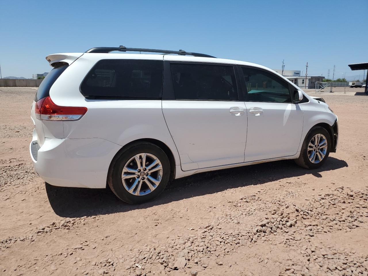 2011 Toyota Sienna Xle - Фото 3