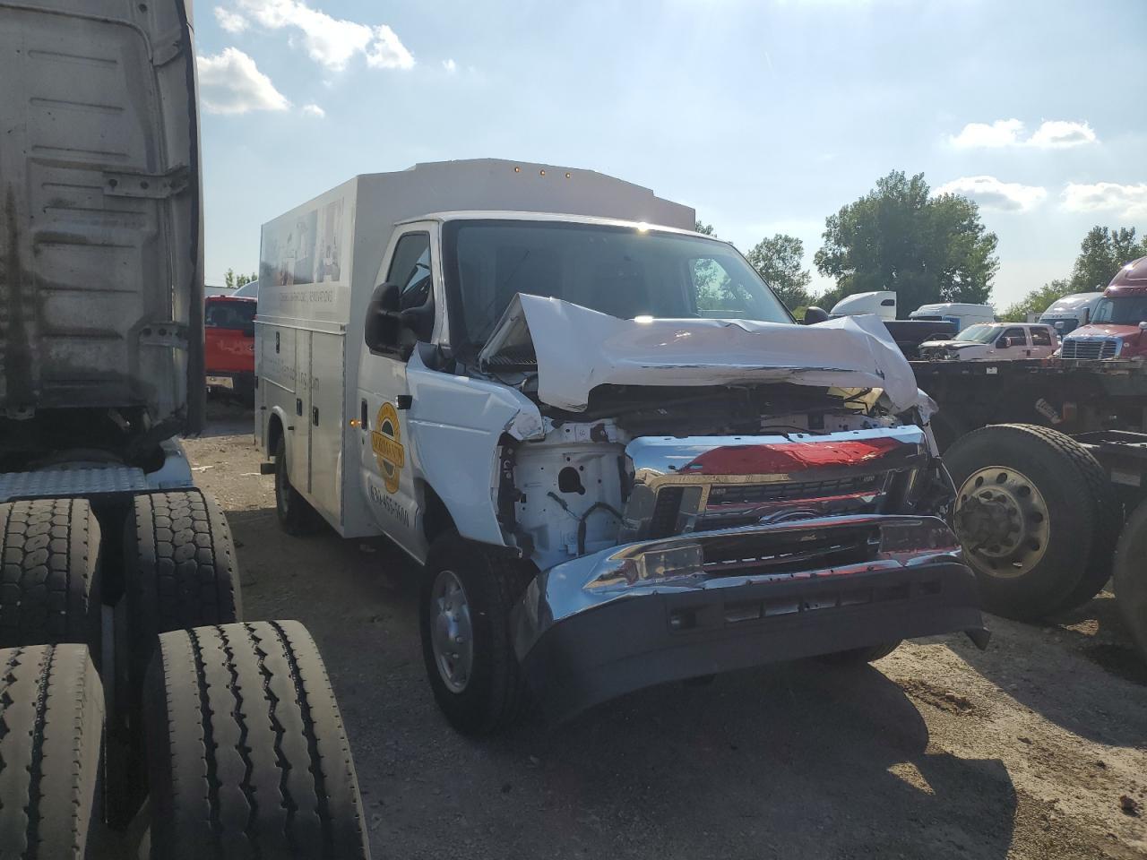 2023 Ford Econoline E350 Super Duty Cutaway Van - Фото 4