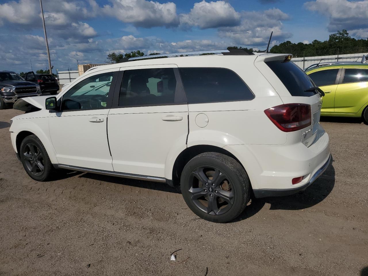 2018 Dodge Journey Crossroad - Image 2