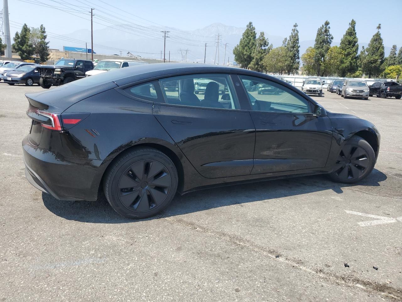 2025 Tesla Model 3 - Фото 3