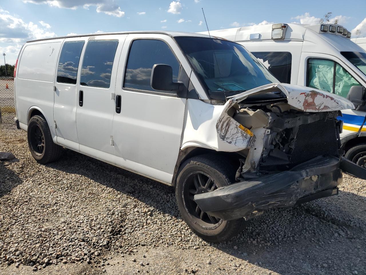 2008 Chevrolet Express G1500 - Image 4