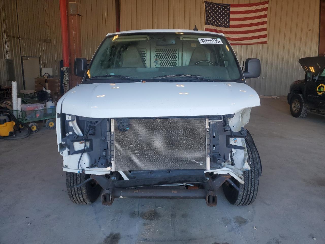 2023 GMC Savana G2500 - Фото 5