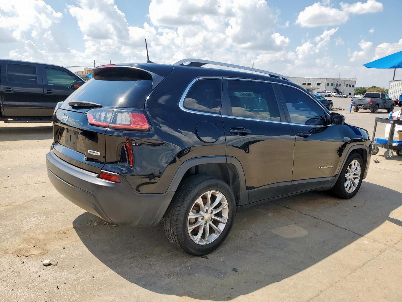 2019 Jeep Cherokee Latitude - Image 3
