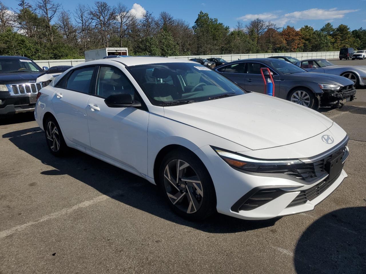 2025 Hyundai Elantra Sel Sport - Image 4