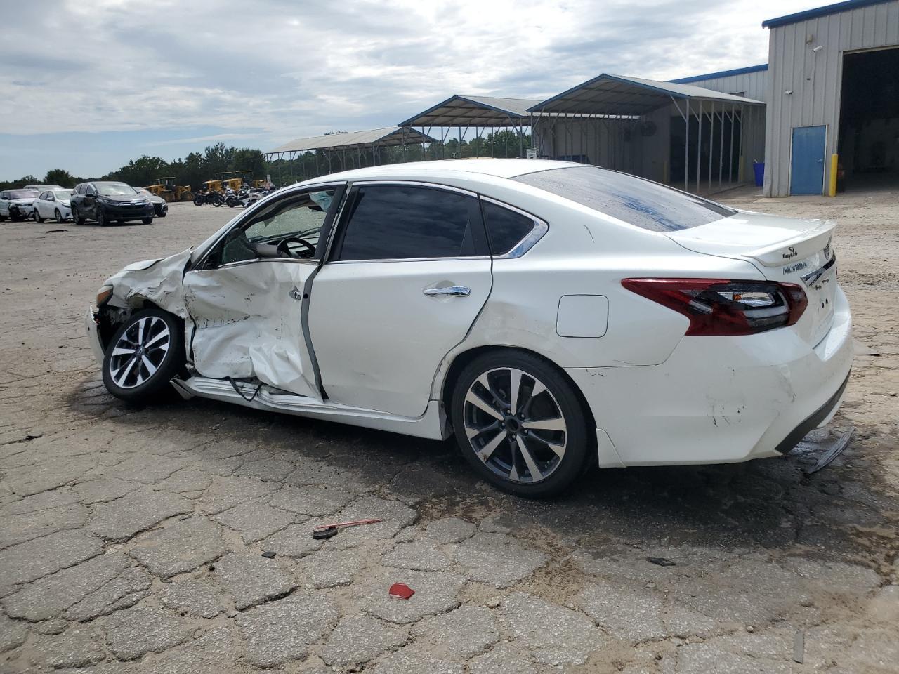 2017 Nissan Altima 2.5 - Фото 2