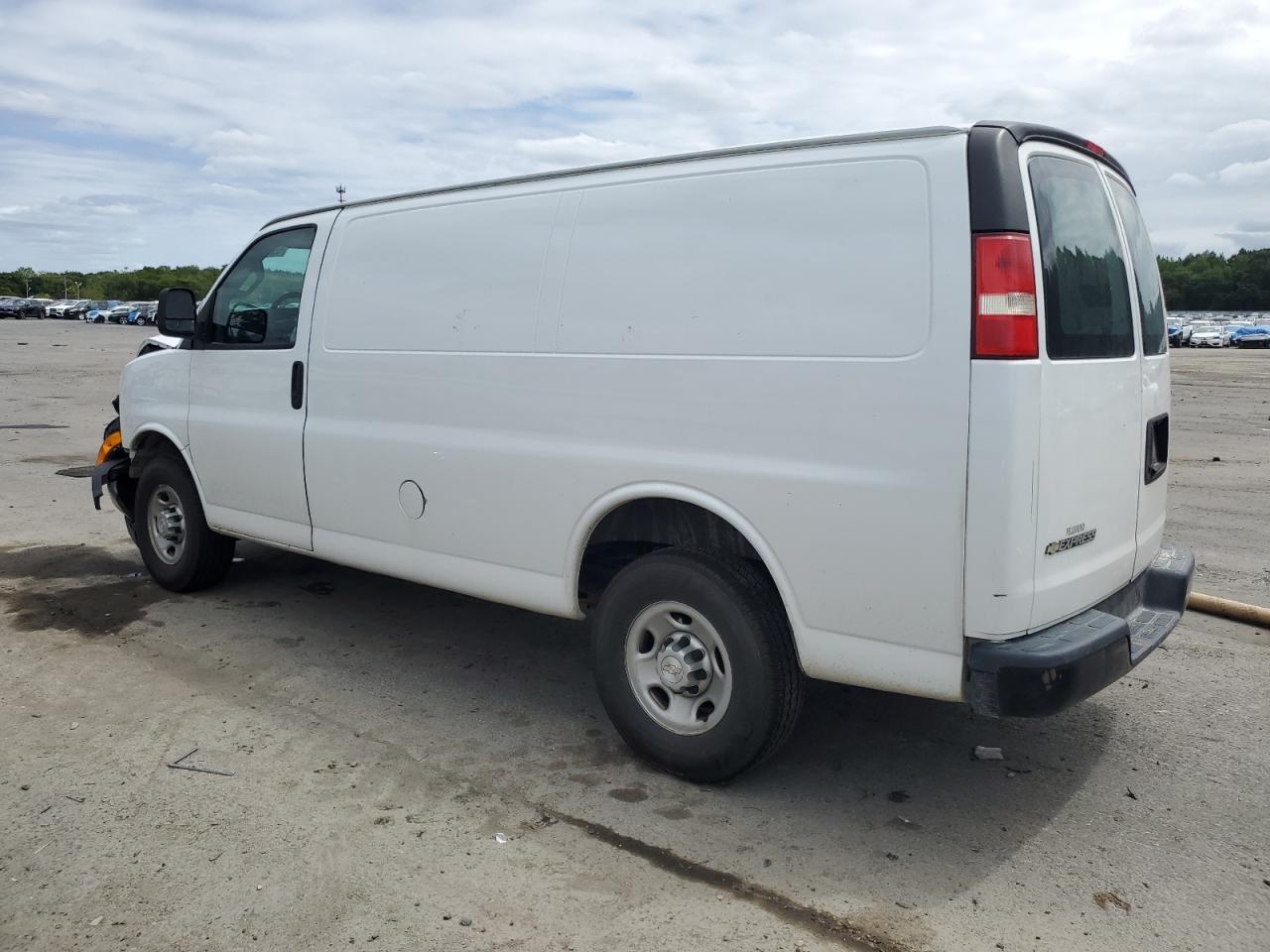 2018 Chevrolet Express G2500 - Фото 2