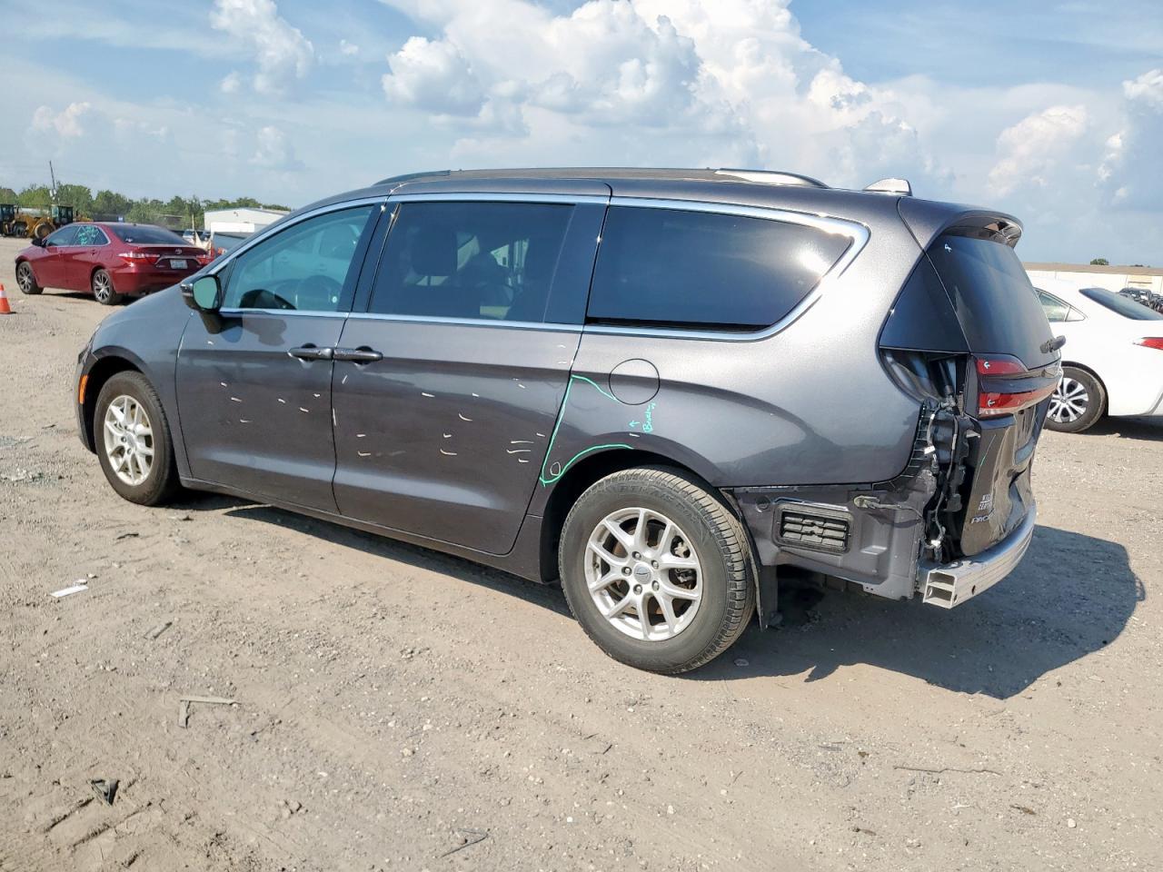 2022 Chrysler Pacifica Touring L - Фото 2