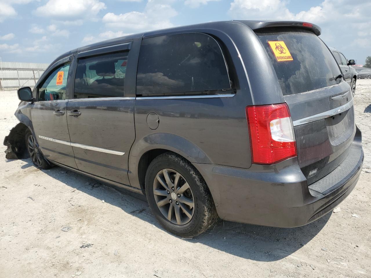 2015 Chrysler Town & Country S - Фото 2