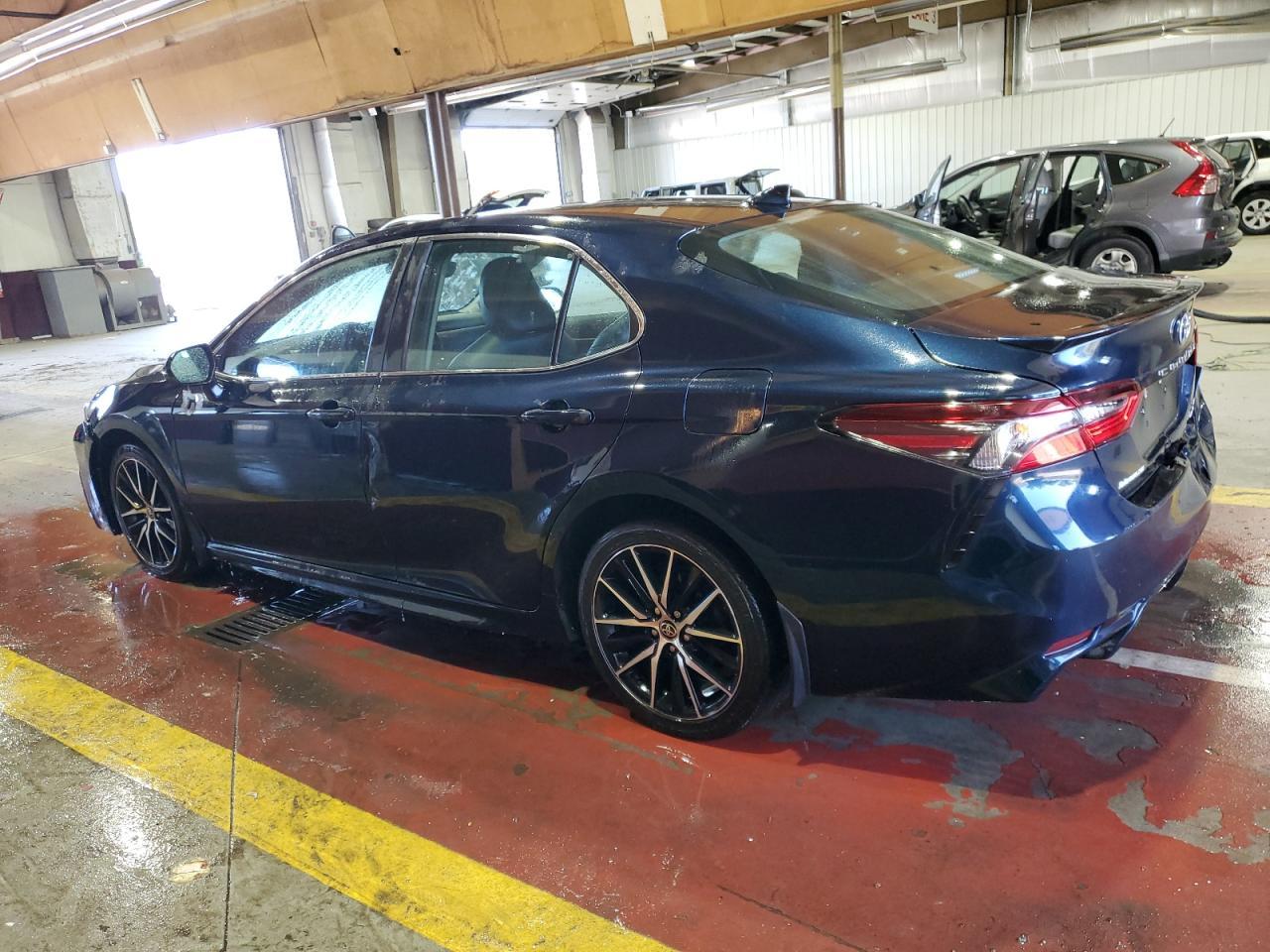 2021 Toyota Camry Se - Фото 2