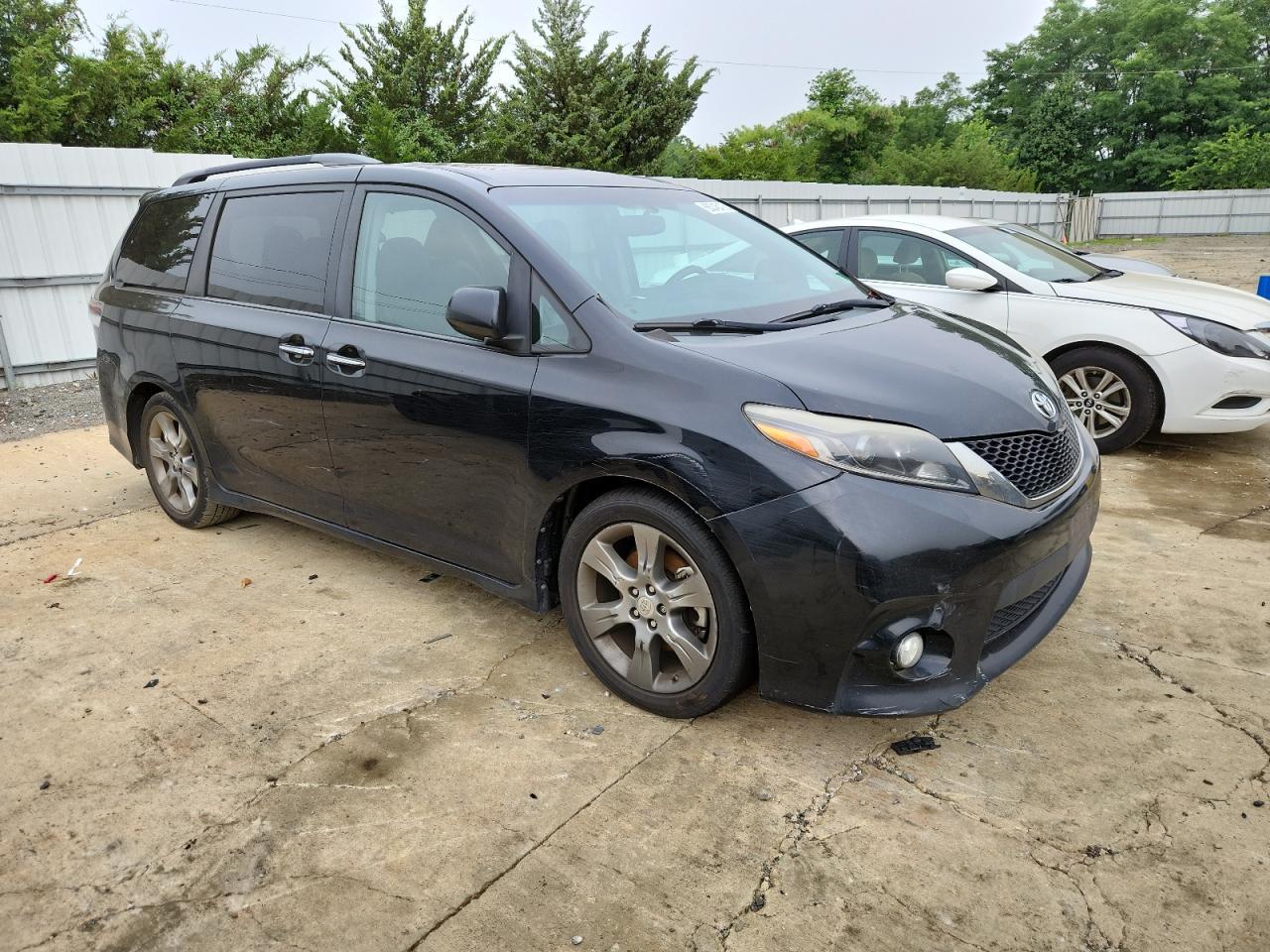 2015 Toyota Sienna Sport - Фото 4