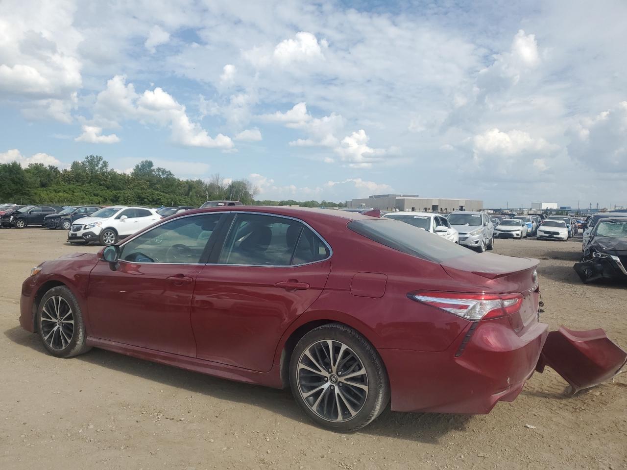 2018 Toyota Camry L - Фото 2