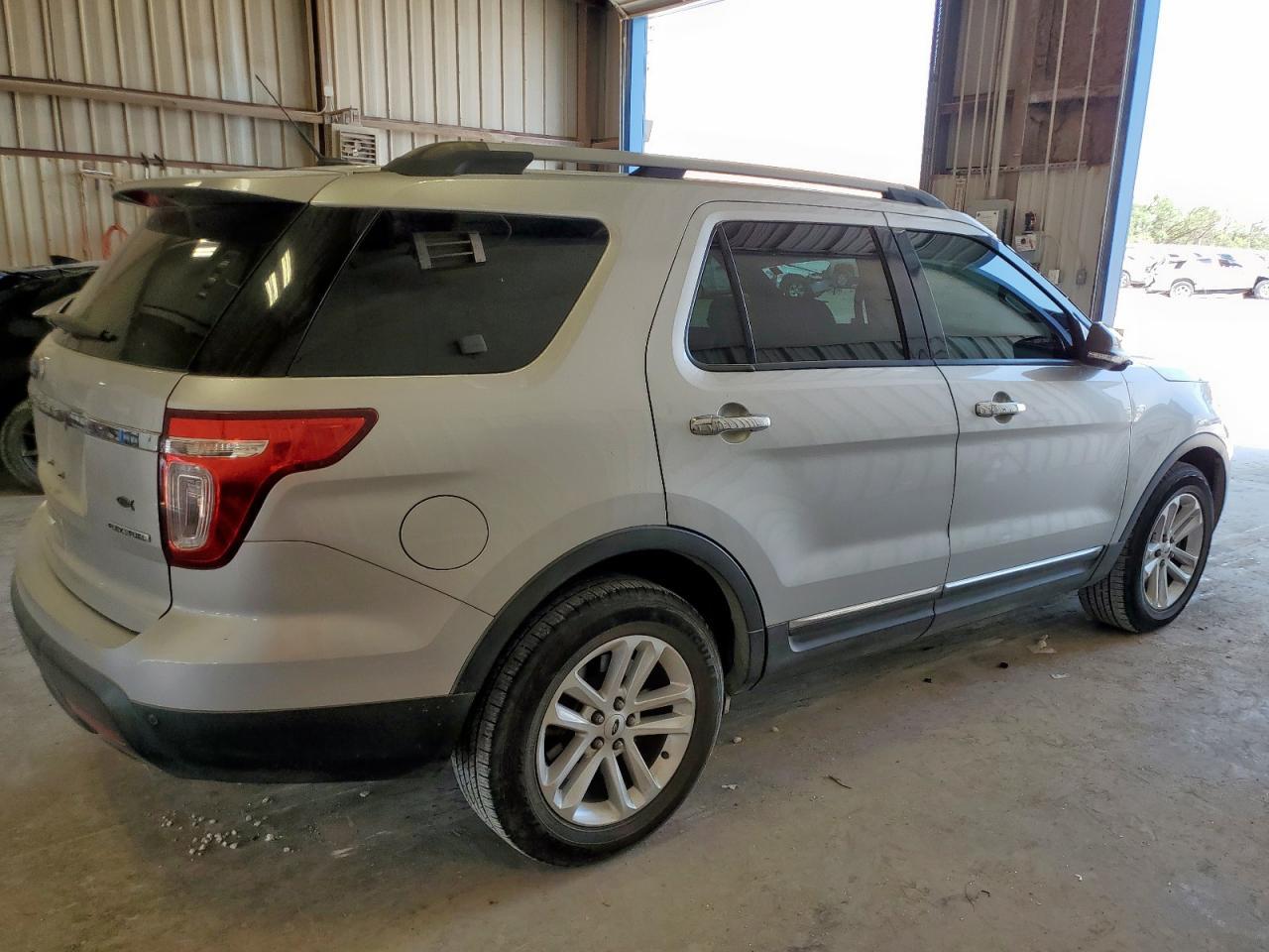 2015 Ford Explorer Xlt - Image 3