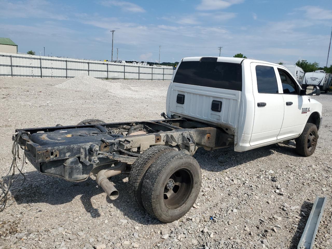 2018 Ram 3500 Cab & Chassis T - Фото 3