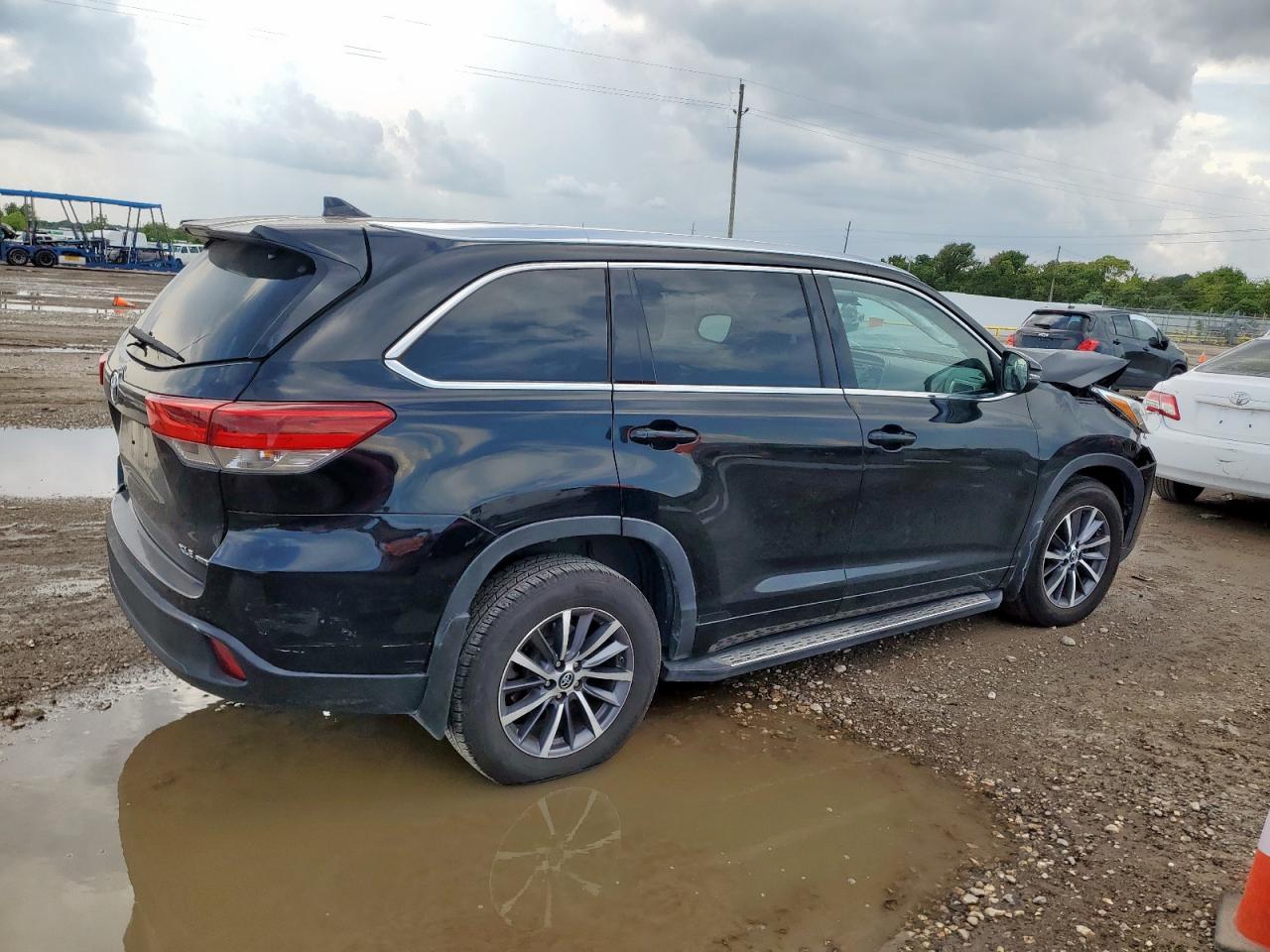 2018 Toyota Highlander Se - Фото 3